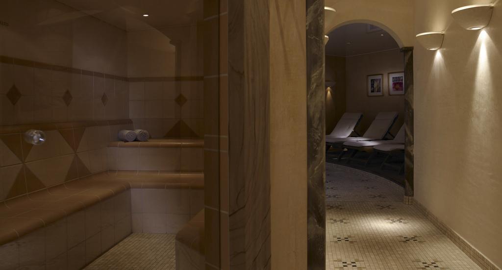 Hotel Weisses Roessl Кицбюэль Экстерьер фото
